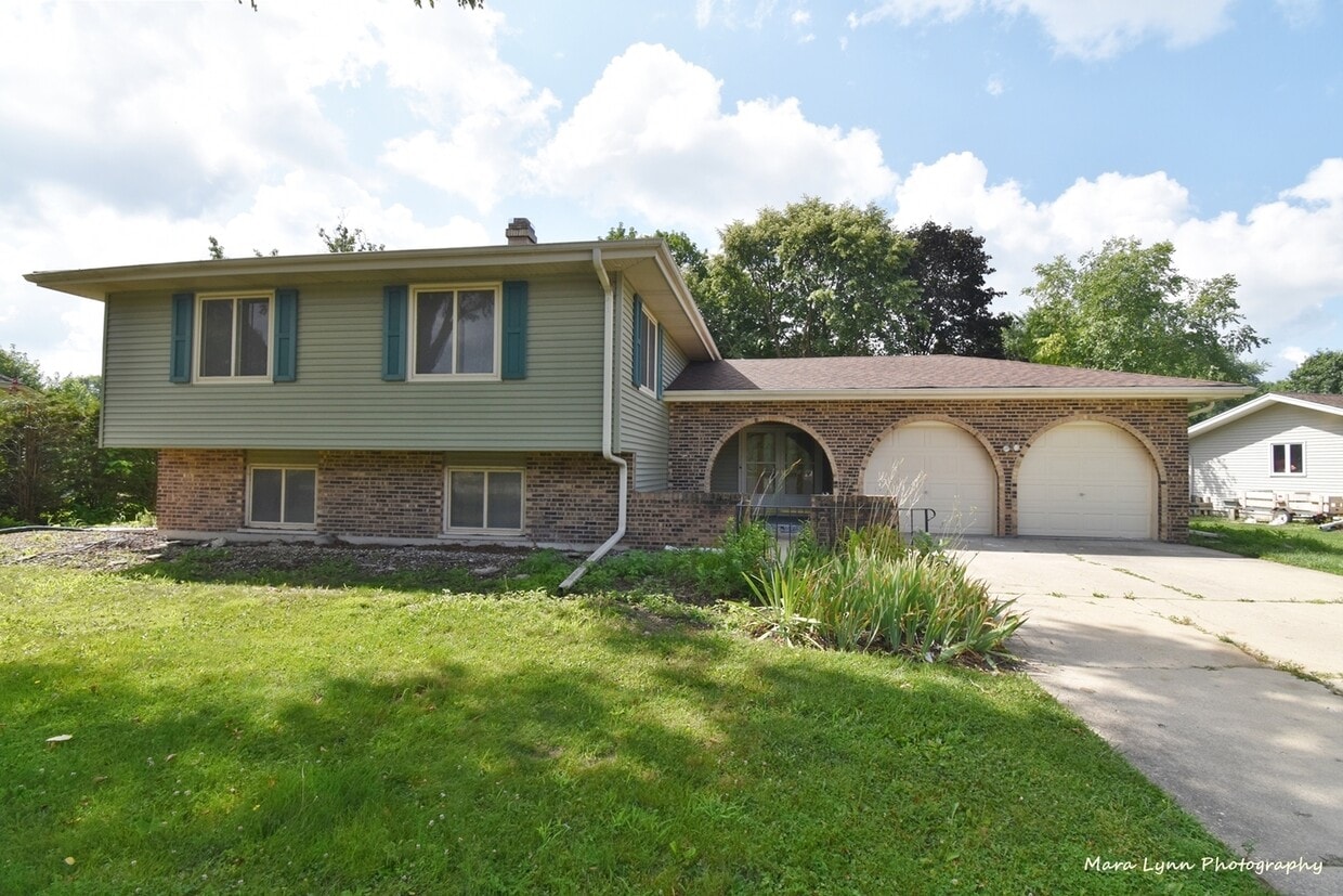 Primary Photo - 106 W Kendall Dr