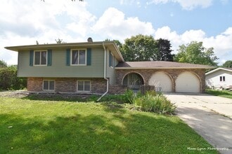 Building Photo - 106 W Kendall Dr