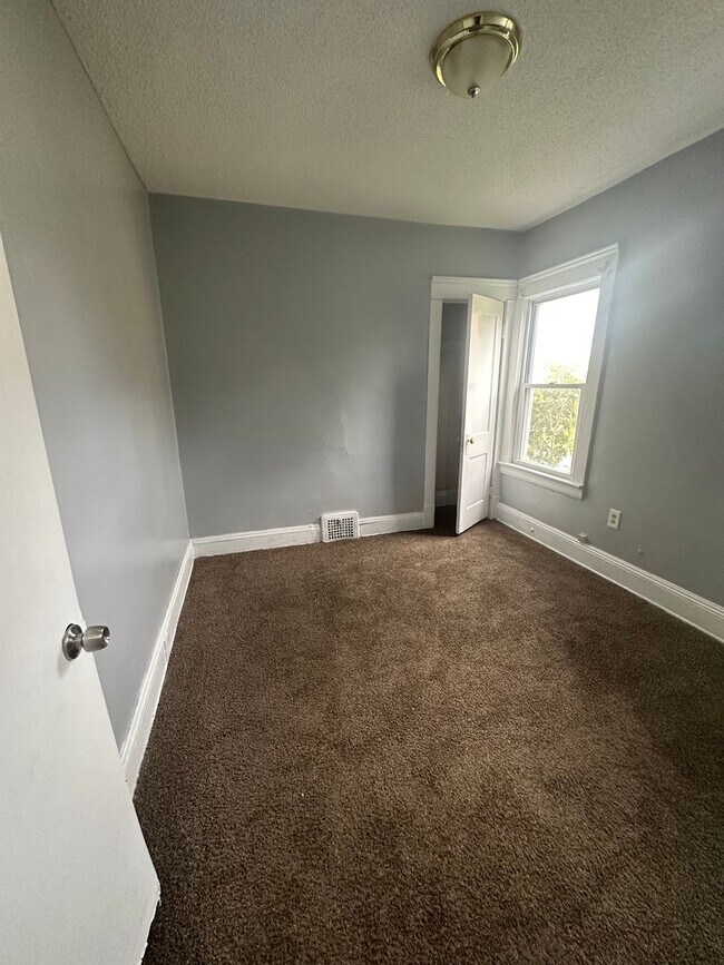 Foto del edificio - 11414 Fairport Ave