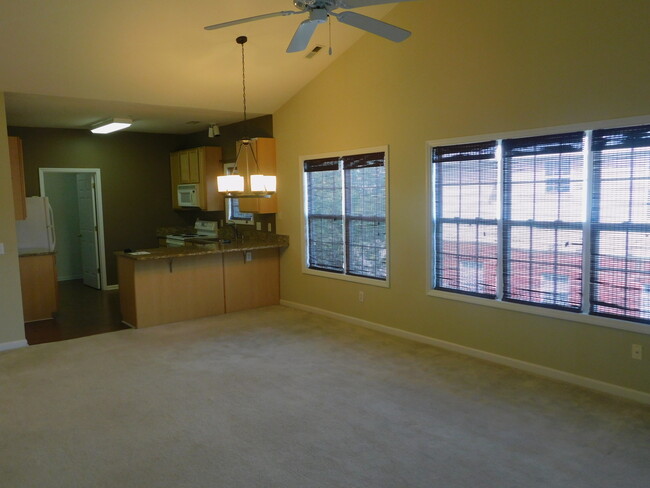 Foto del edificio - Lovely 2 Br / 2Ba Condo in Morrisville! Av...