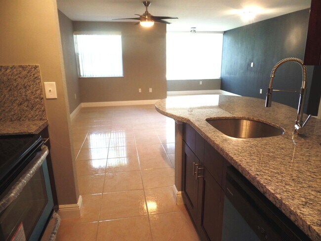 Foto del edificio - 2890 N Oakland Forest Dr