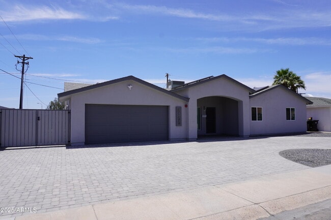 Building Photo - 8355 E Palm Ln