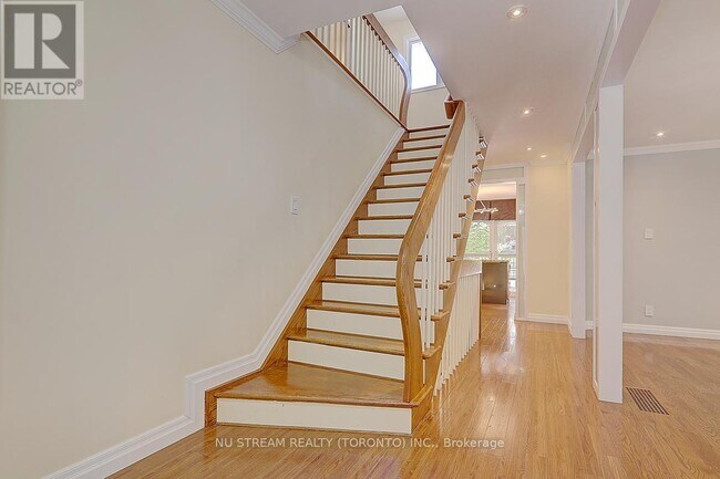 Building Photo - 47 Hemingway Crescent