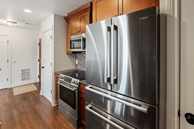 Foto del edificio - Exquisite Condo in Prime Plymouth Location