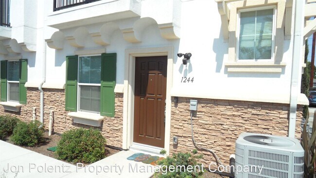 Building Photo - 2 br, 2.5 bath House - 1244 S. Macduff St.