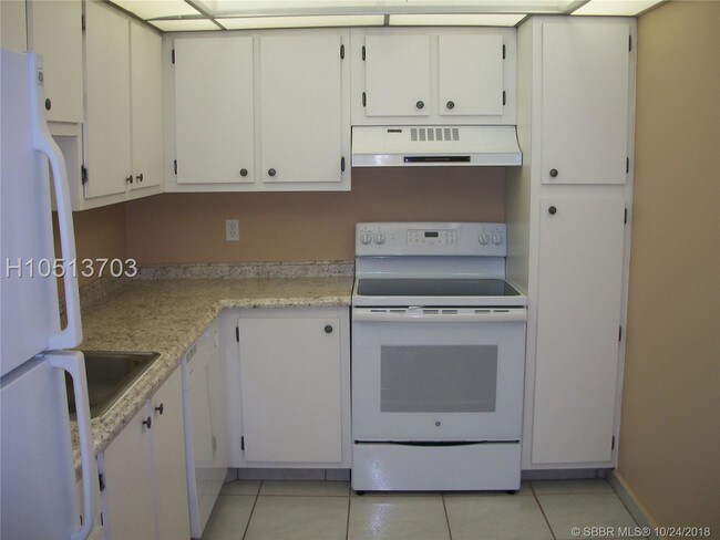 Building Photo - 1350 St Charles Pl