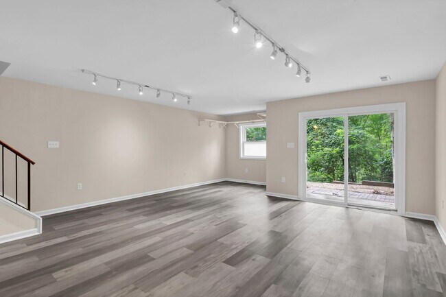 Building Photo - 3756A Madison Ln