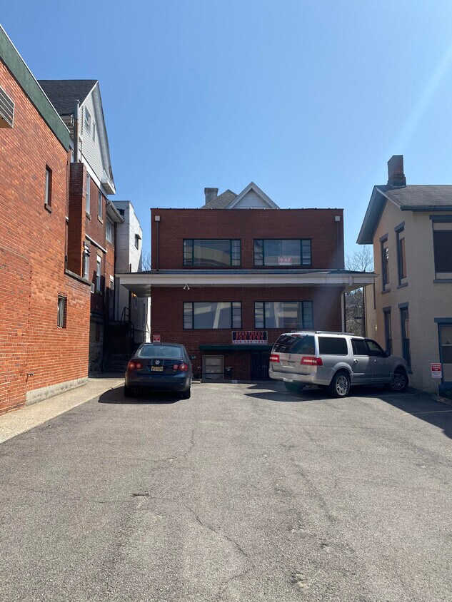 52 High St, WV 26505 Condo for Rent in WV