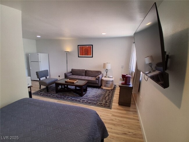 Foto del edificio - 3475 E Tompkins Ave