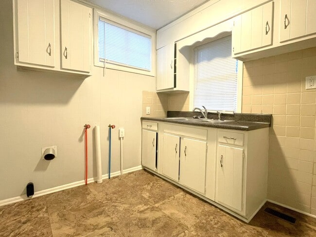 Building Photo - 3016 Wimpole Ave