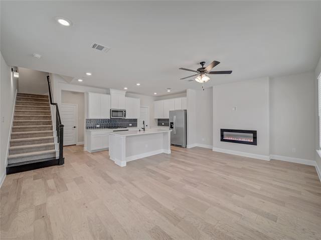 Building Photo - 3500 Kingsland Dr