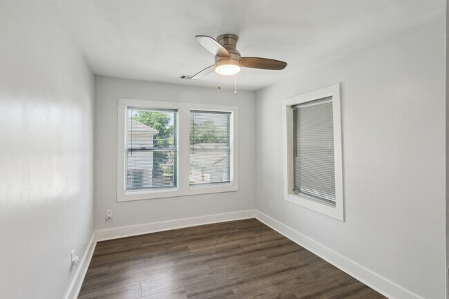 Building Photo - 502 W 48th St