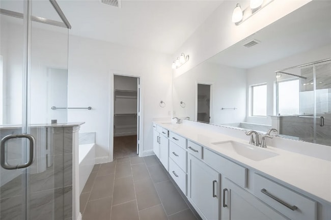 Building Photo - 2420 Bernham Dr