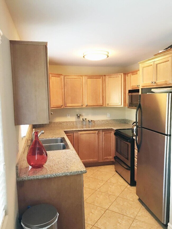 Cocina - 4970 Cherry Ave