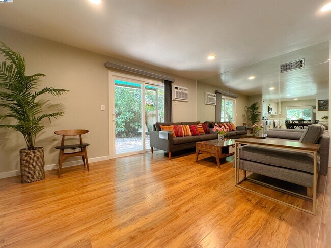 Foto del edificio - 148 Ascot Ct