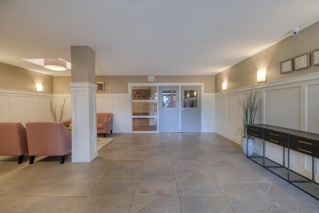 Photo du bâtiment - 4380 Lakeshore Rd