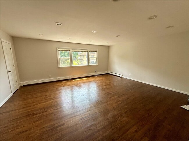 Building Photo - 709 Hall St