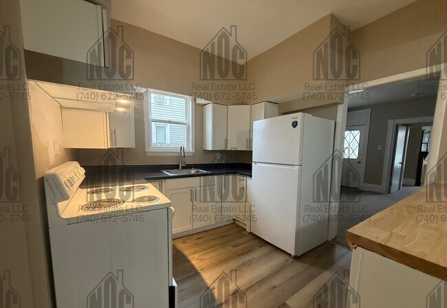 Foto del edificio - 148 1/2-148 1/2 E Allen St