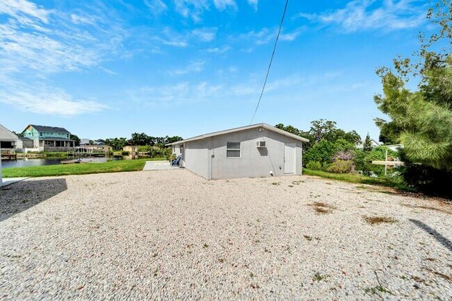 Foto del edificio - 8820 Rocky Creek Dr