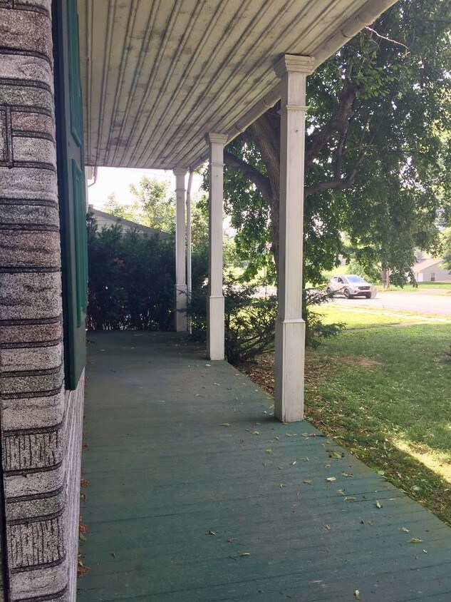 Primary Photo - 228 W Main St