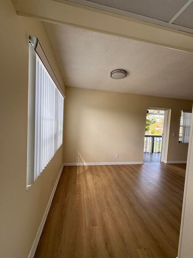 Building Photo - 241 Sheffield J