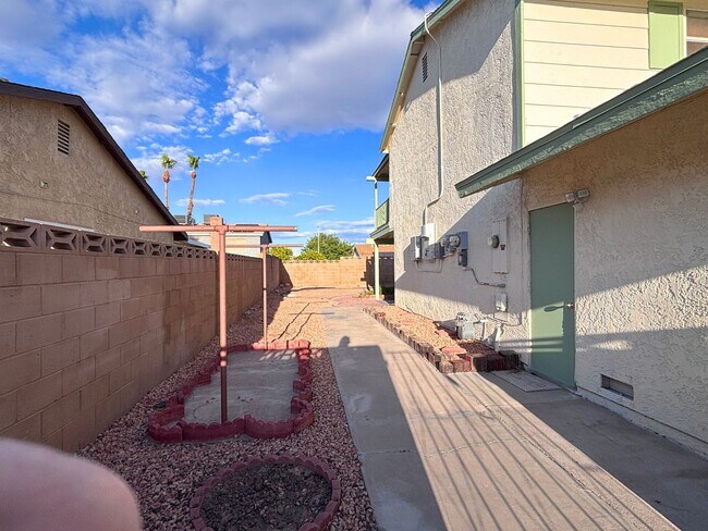 Building Photo - 4 Bedroom Home located Near Alta and the 95 Freeway in Mature Neighborhood with no HOA. HOME HAS ...