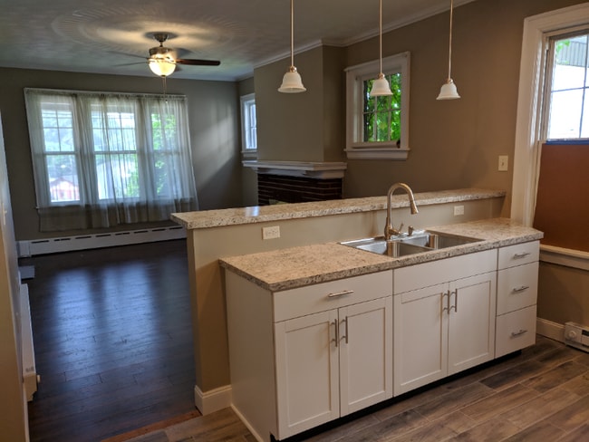 Building Photo - 72 William St