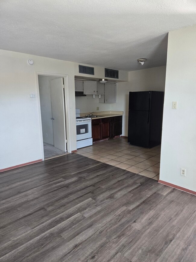 Building Photo - Broadway Apartments