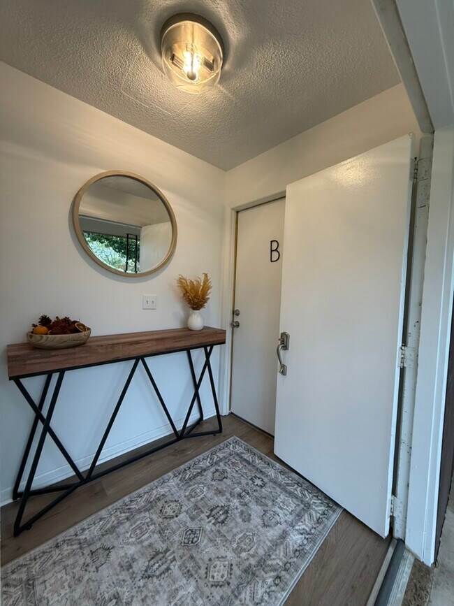 Foto del edificio - 214 Rosehill Dr