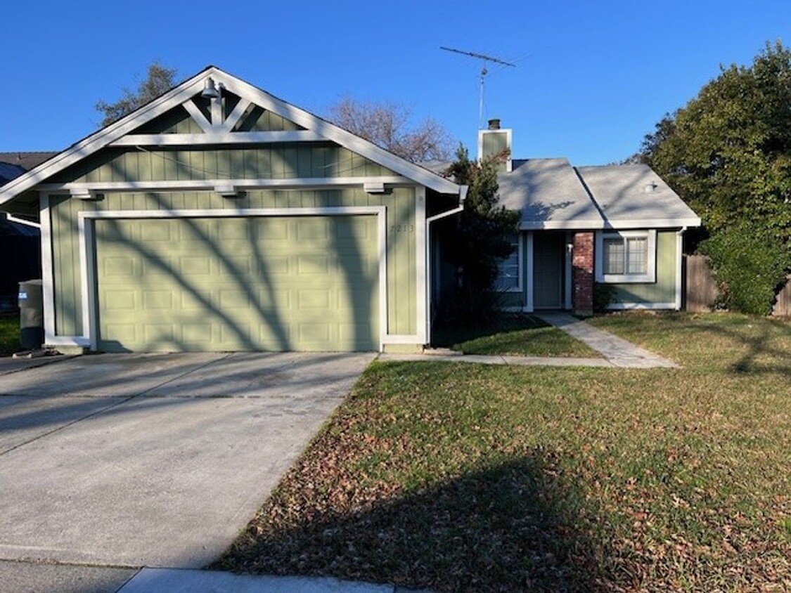 Primary Photo - Cute home on cul de sac.