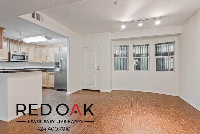 Foto del edificio - ~1 Month FREE~ Stunning Two Bedroom with a...