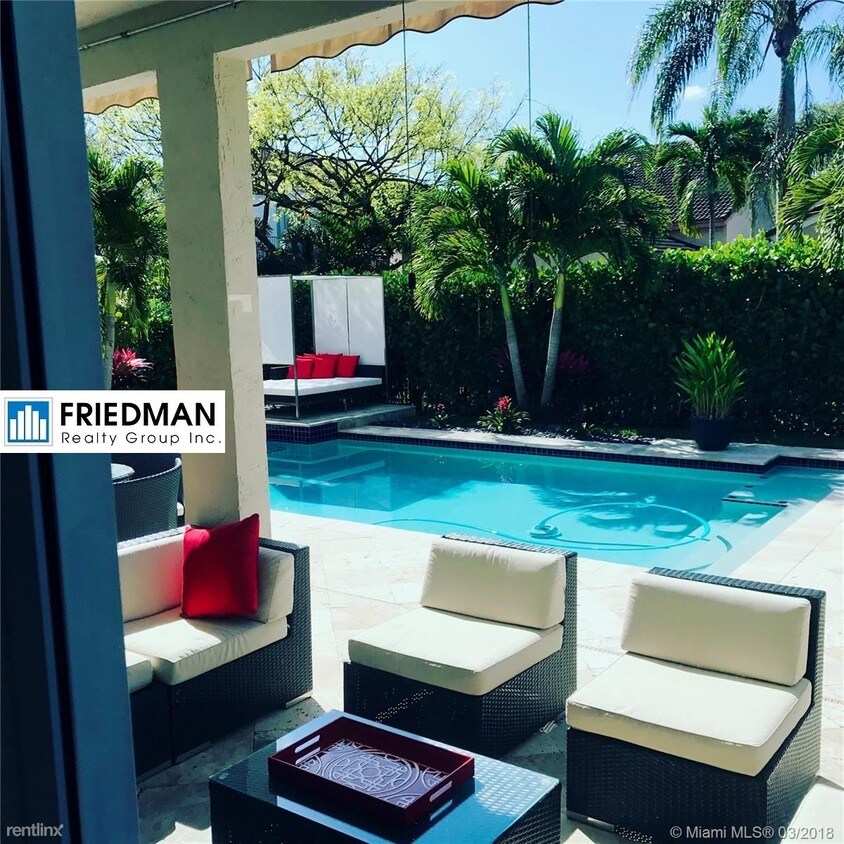 Foto principal - 15635 SW 16th St