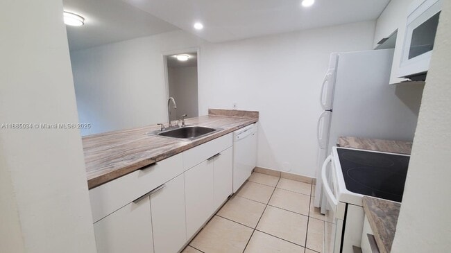 Foto del edificio - 8160 Geneva Ct