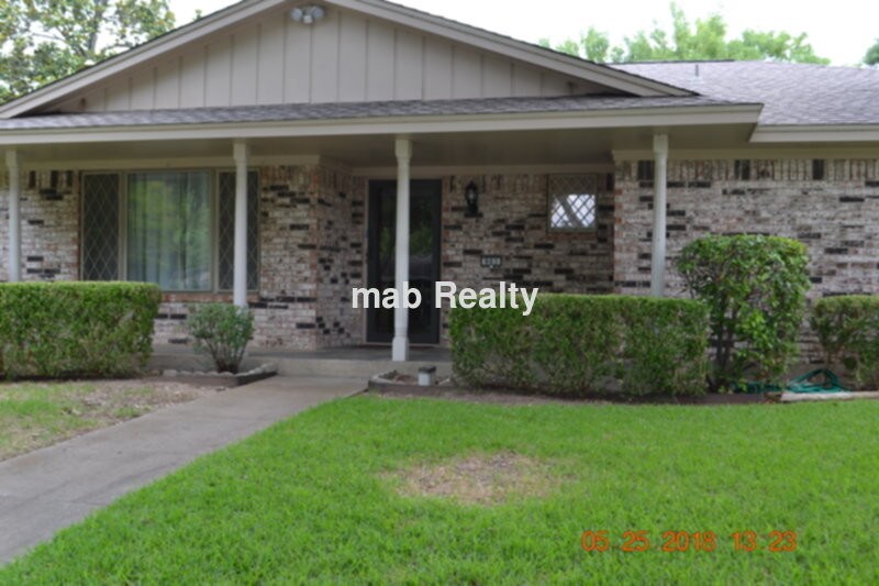 Primary Photo - Single Family Home with three car garage