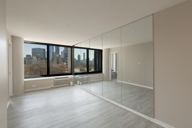 Foto del edificio - 155 N Harbor Dr