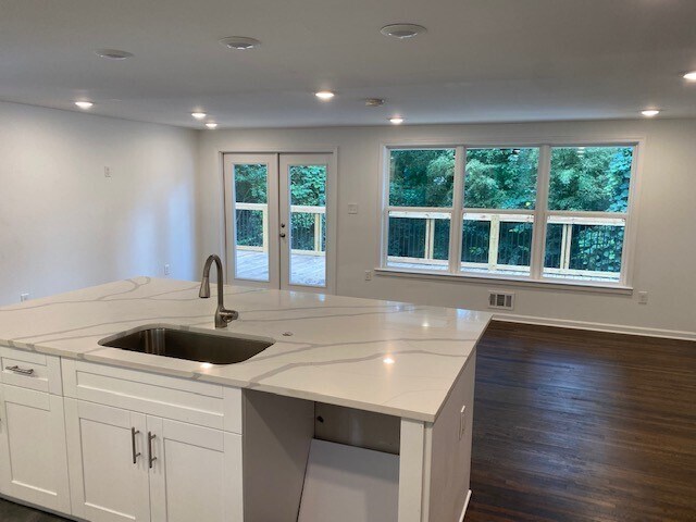 Building Photo - 2522 Warwick Cir NE