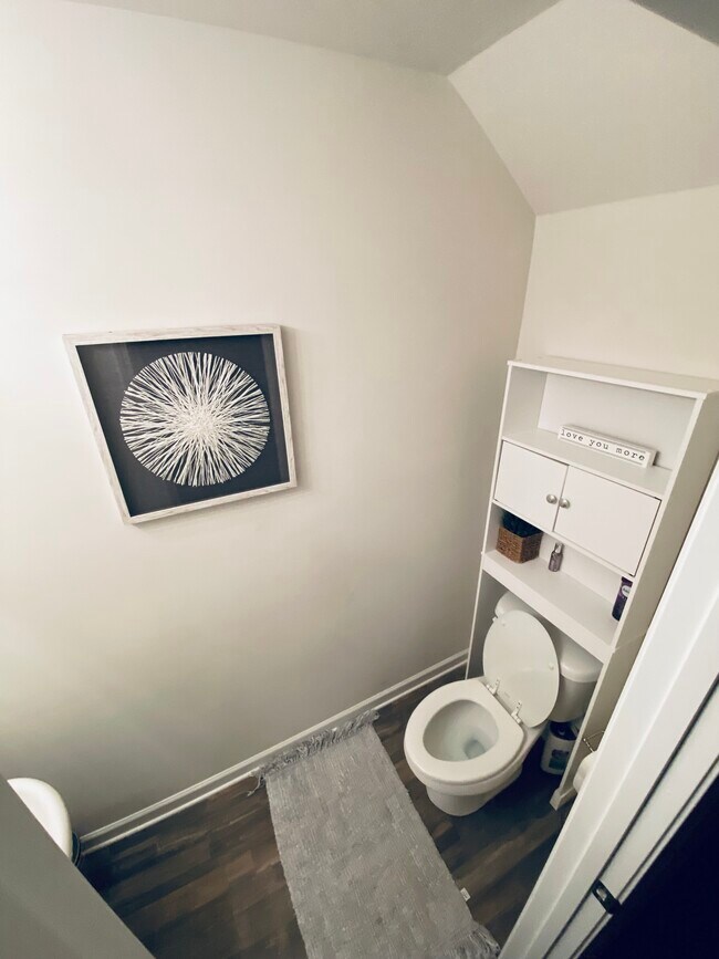 Half bath - 636 Ivy Brook Way
