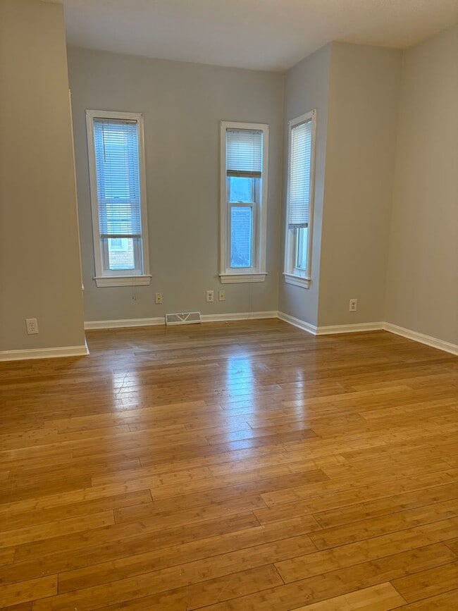 Building Photo - 10-12 Rockdale Ave