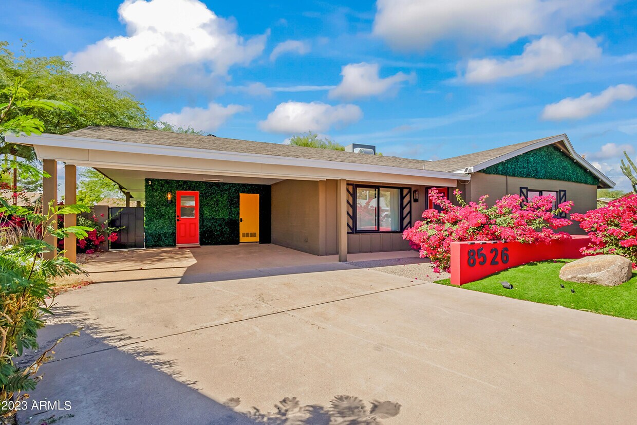 Primary Photo - 8526 E Whitton Ave