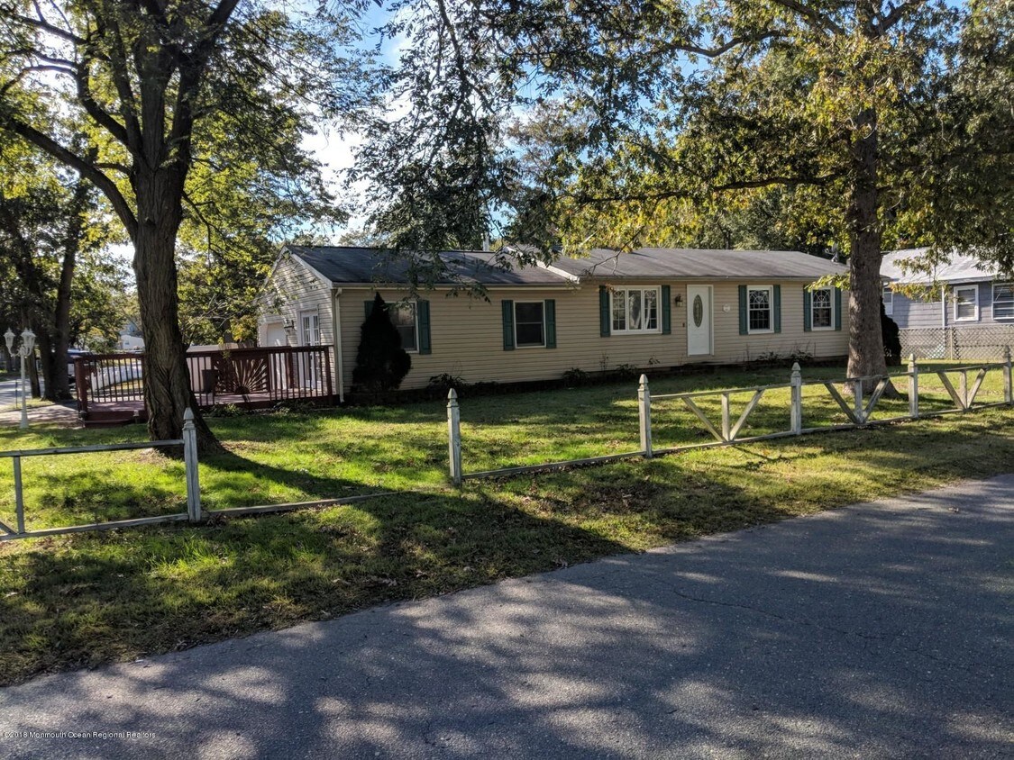 17 Frederick Ave, Howell, NJ 07731 House Rental in Howell, NJ