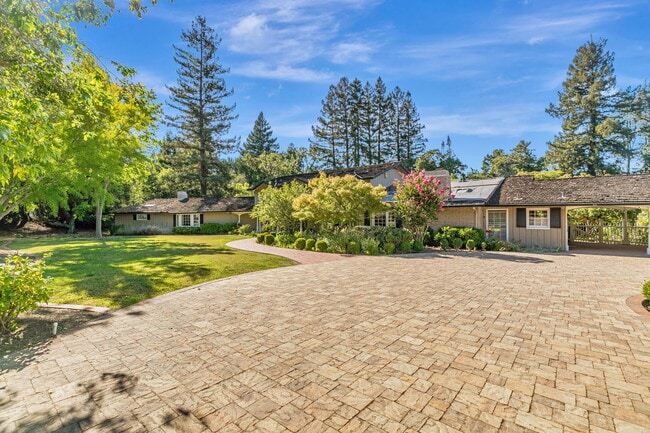 Foto del edificio - 25567 Willow Pond Ln
