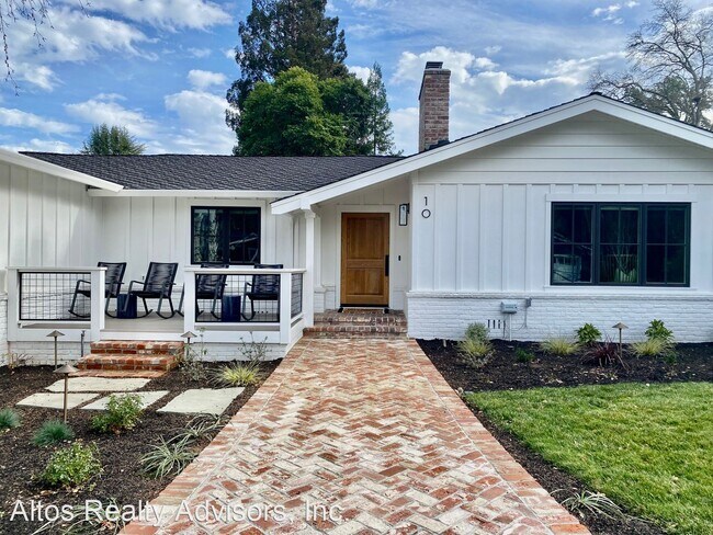 Building Photo - 4 br, 3.5 bath House - 10 Los Alamos Court