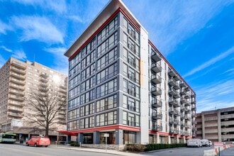 Building Photo - 1320 Fenwick Ln