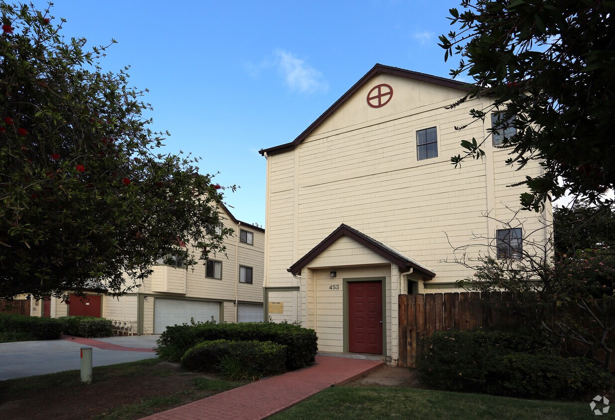 Building Photo - 453-455 E St