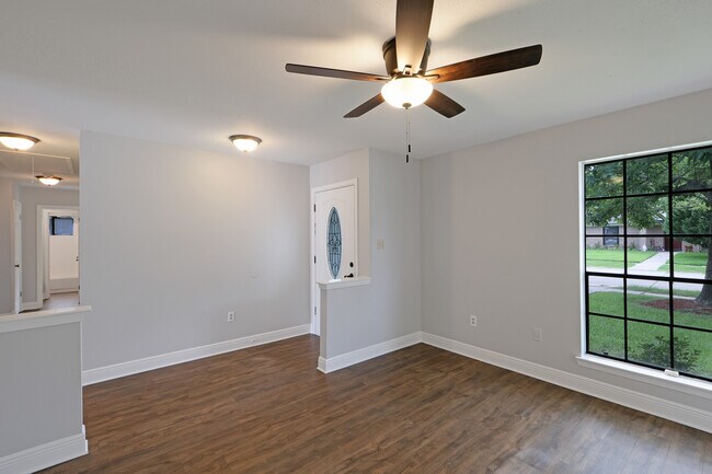 Sala de entrada - 811 N Lake Verret Ct