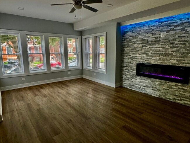 Foto del edificio - 6916 S Prairie Ave