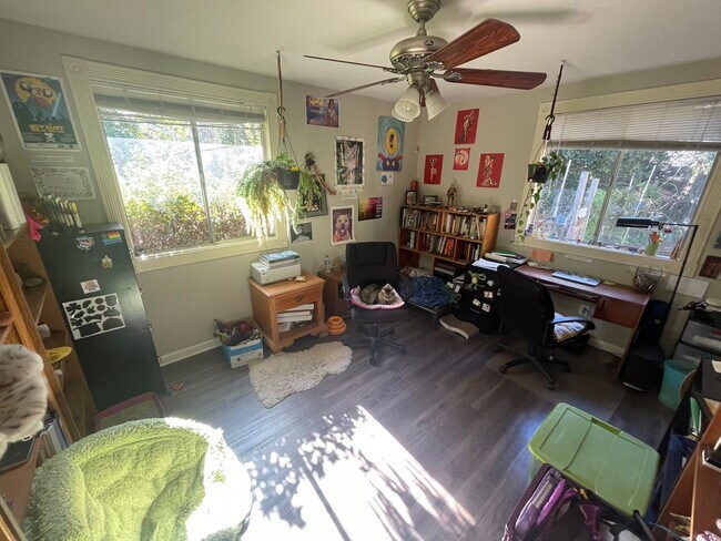 Building Photo - AVAILABLE AUGUST 2024 - 1116 Pinecrest Dr