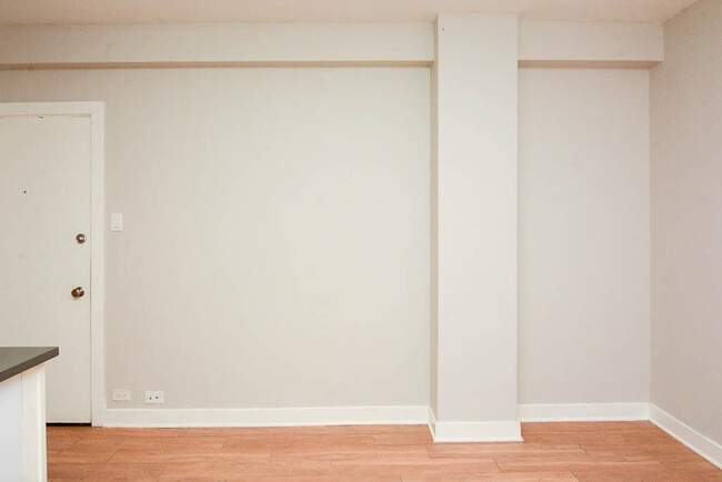 Foto del edificio - 511 W Belmont Ave