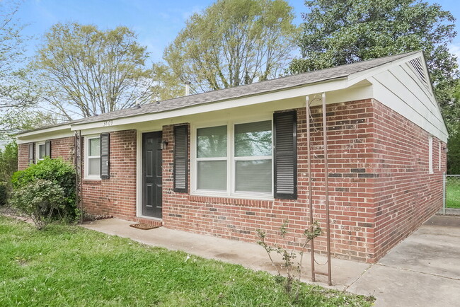 Building Photo - 3809 Bardot Dr