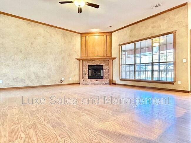 Foto del edificio - 17521 Cranbrook Rd